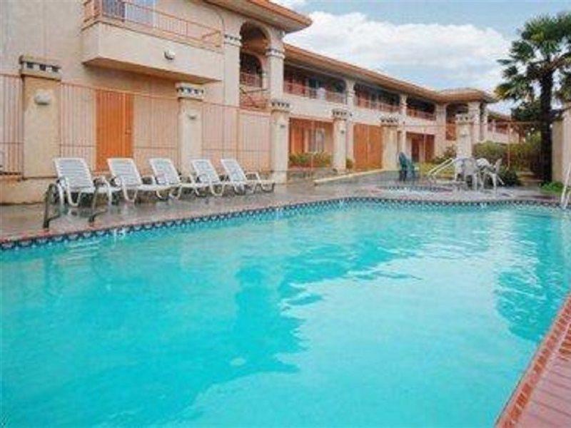 Hotel Baymont By Wyndham Manteca Extérieur photo