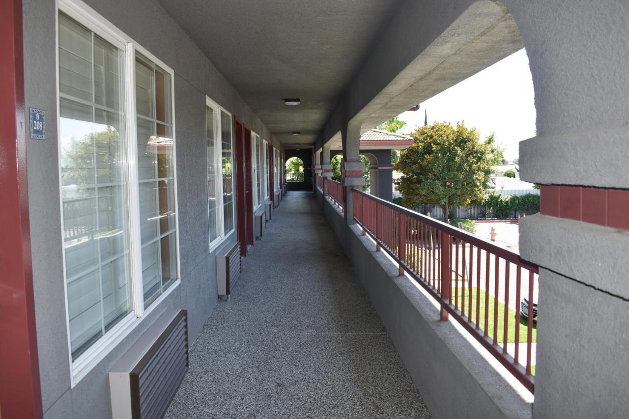 Hotel Baymont By Wyndham Manteca Extérieur photo