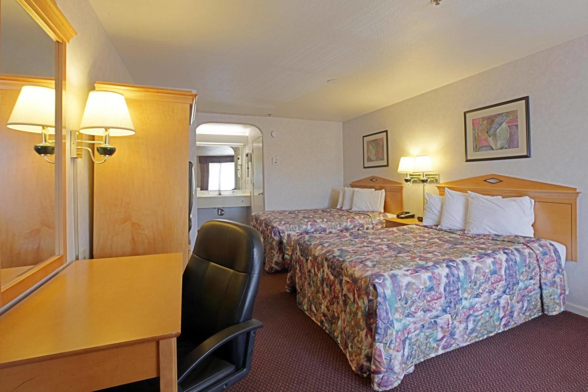 Hotel Baymont By Wyndham Manteca Chambre photo