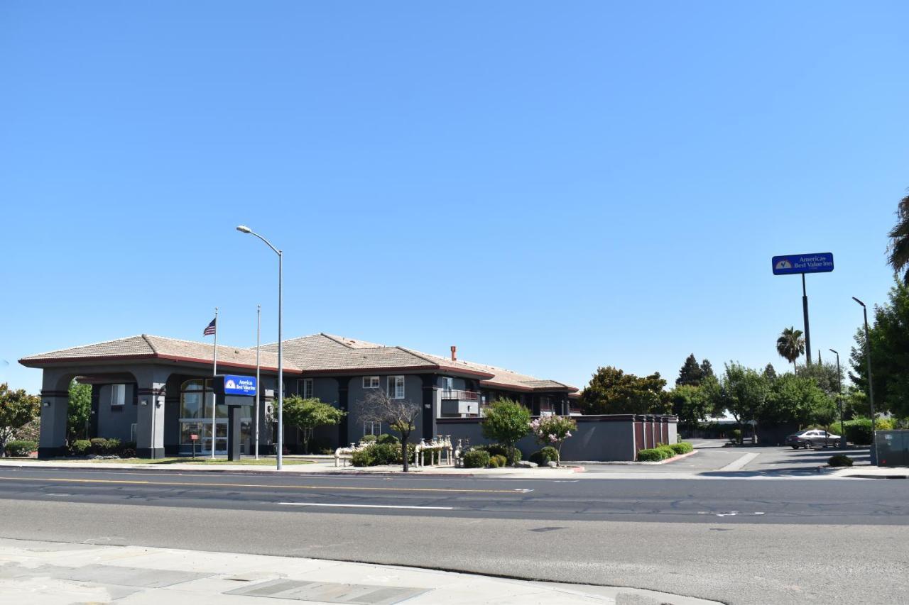 Hotel Baymont By Wyndham Manteca Extérieur photo