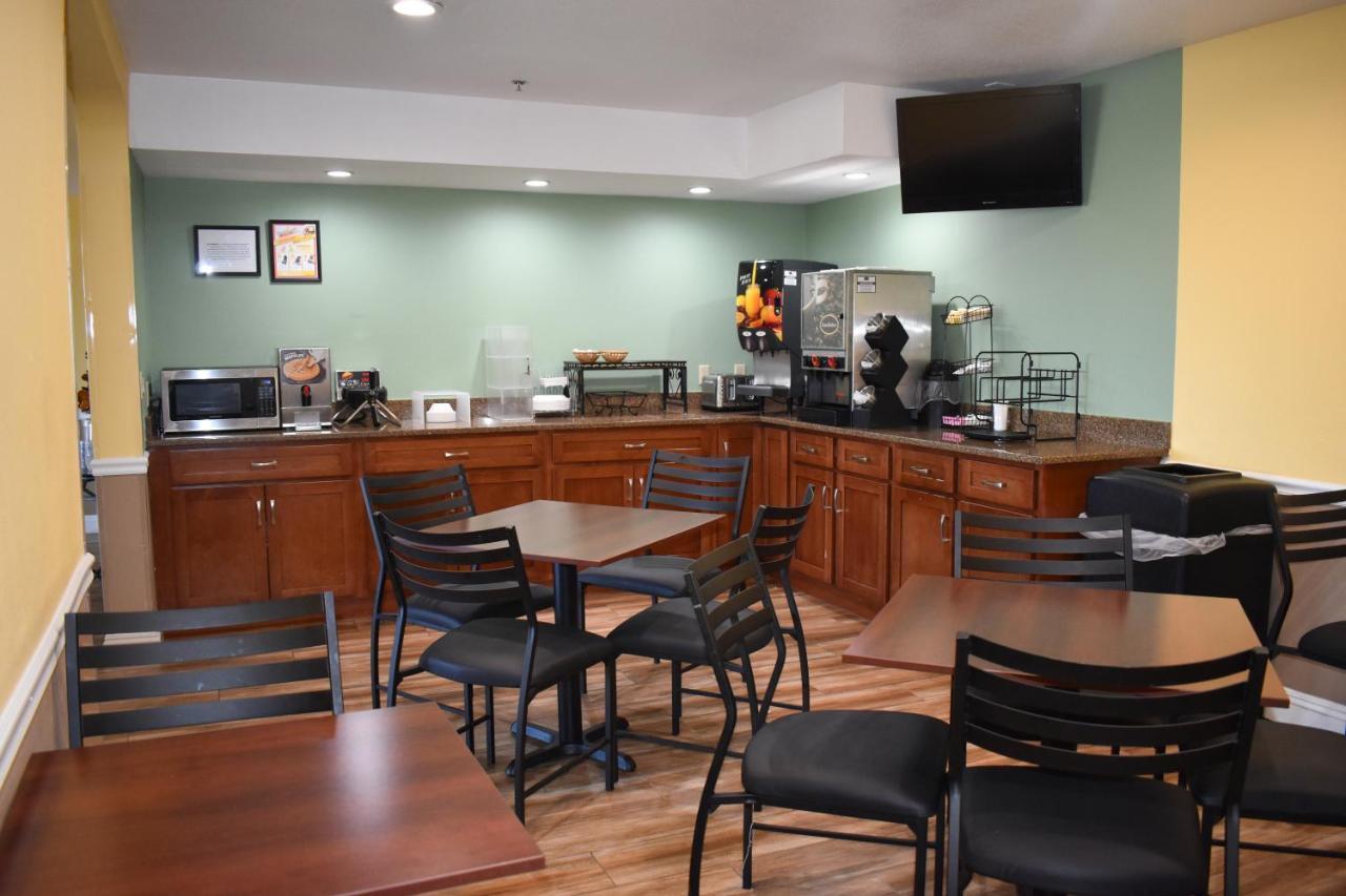 Hotel Baymont By Wyndham Manteca Extérieur photo